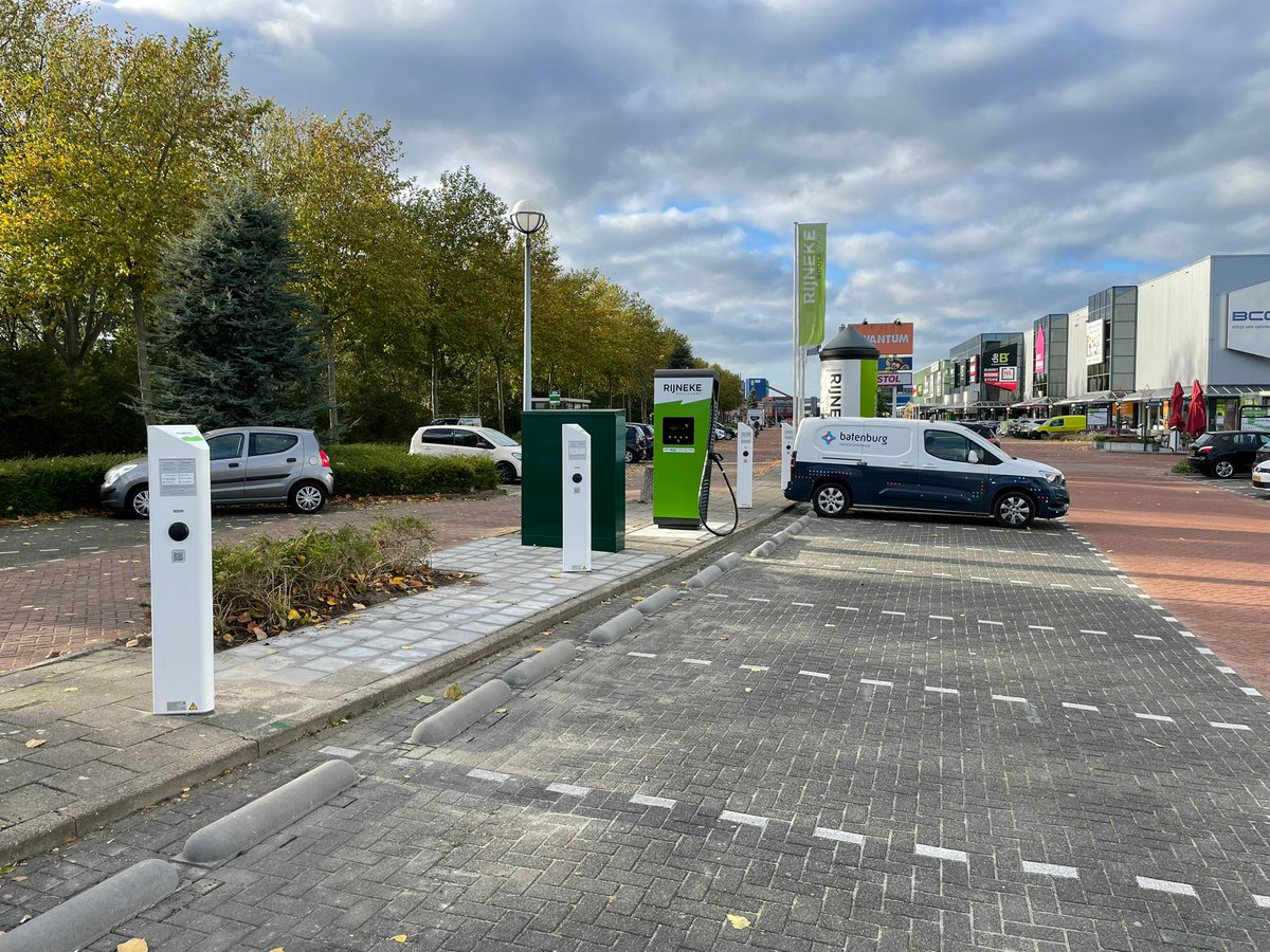 Censo_NL's tweet photo. Weer een slimme laadoplossing van EV Wise voor Rijneke Boulevard gerealiseerd. https://t.co/JSZOl6xaSY