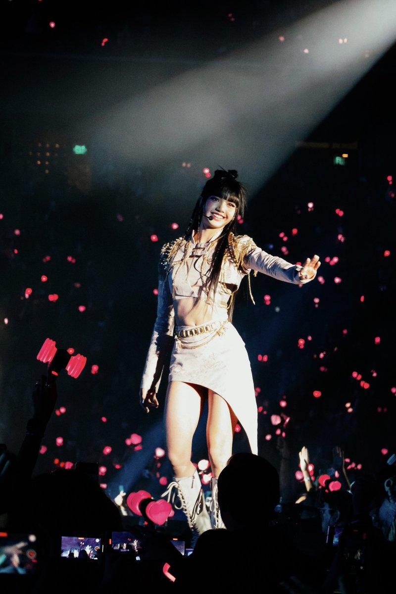 hi, [LA]lisa 👋  <a href="/BLACKPINK/">BLACKPINKOFFICIAL</a> 

#BLACKPINK_WORLDTOUR #blackpink #BLACKPINKinLA_DAY2 #BLACKPINK_BORNPINK #BlackpinkLA #BLACKPINKinLosAngeles #LISA