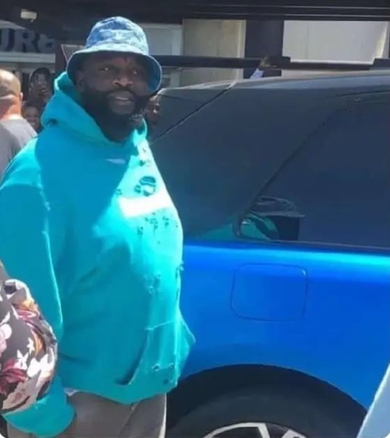 Ka song kaya kekuti " theae whores aint loyal" kachiri kunakidza ere or kaba personal