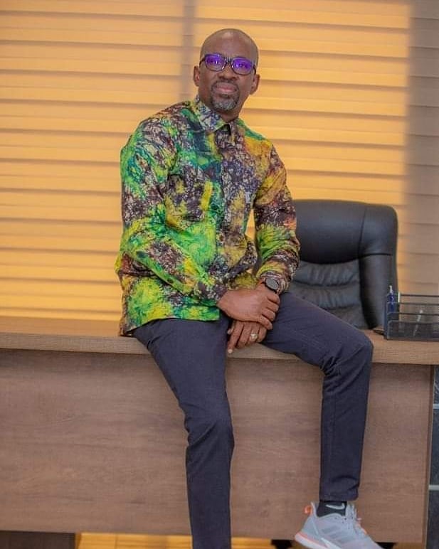 Pathe_O's tweet photo. Monsieur Bakary BARRO, un de nos fidèles Ambassadeurs, vous souhaite une belle et fructueuse semaine depuis Ouagadougou.

NB: N'hésitez pas à partager avec nous vos images dans nos tenues 😊

#pathéo #patheo #fondationpatheo #lamaisonpathéo #achacunsonpatheo https://t.co/K6frEO2QiZ