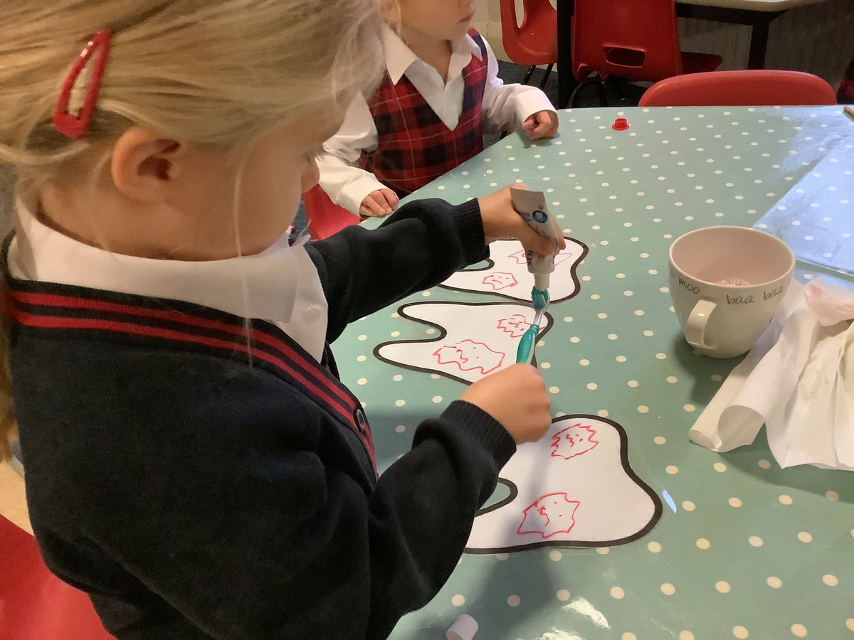 Kindergarten are learning about different occupations this week. We are very excited to have a dentist visit us tomorrow so have been practising good teeth cleaning 🪥 🦷 we have also had a good at being teachers, doctors, vets and builders this morning 👷‍♀️ 👩‍⚕️ 👩‍🏫