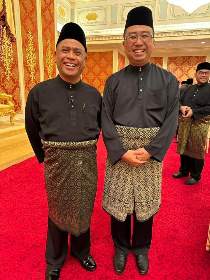 apanakdikato's tweet photo. Jawapan padu MB Perak baru.

PN tk offer
PH yang offer saya amik lah

4 exco kanan dan speaker semua BN walau BN pegang hanya 9 kerusi Dun https://t.co/7glVdTQueB