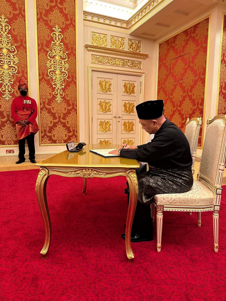 apanakdikato's tweet photo. Jawapan padu MB Perak baru.

PN tk offer
PH yang offer saya amik lah

4 exco kanan dan speaker semua BN walau BN pegang hanya 9 kerusi Dun https://t.co/7glVdTQueB