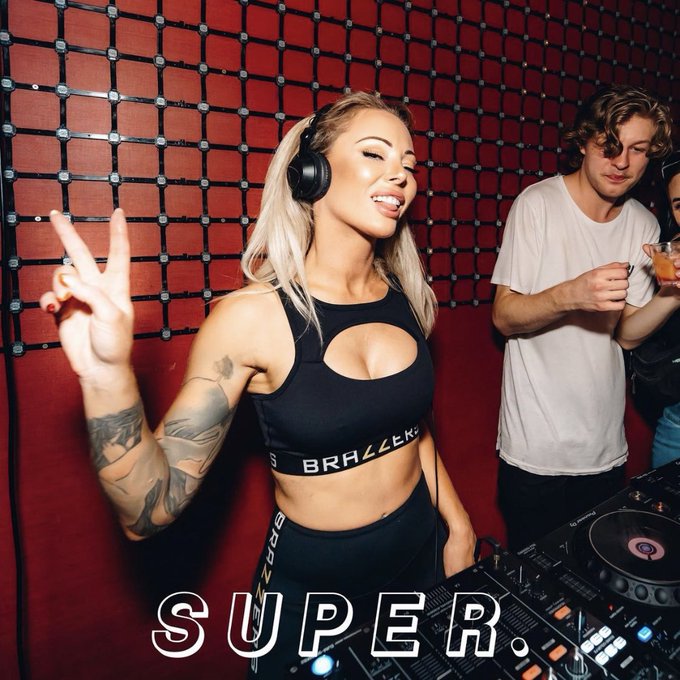 Watch Isabelle Deltore's leaked NSFW photo on TwXstars