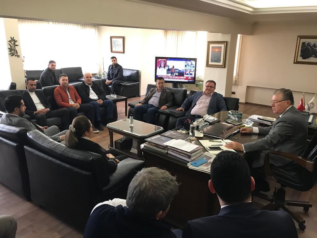 antakyayadeva's tweet photo. İl başkanımız @ilkereker01, ilçe başkanımız @ugurcakili, il başkan yardımcılarımız ve @defneyedeva ilçe yönetim kurulu üyelerinden oluşan bir heyetle Antakya Ticaret Borsası Başkanı Ali Mursaloğlu ve yönetim kuruluna hayırlı olsun ziyaretinde bulunduk. @Antakyatb #Devatarlada https://t.co/MKmLBG5QEb