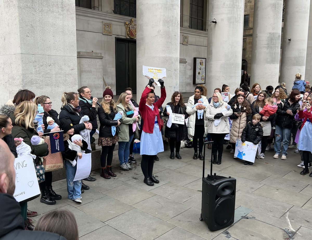 RLong_Bailey's tweet photo. Yesterday I joined the #MarchforMidwives, calling for more staff, more funding, better conditions and decent pay for midwives and midwifery staff. 10+ years of cuts means that midwifery is in crisis and the Royal College of Midwives estimate a UK shortage of over 3500 midwives. https://t.co/igooJPM8U6