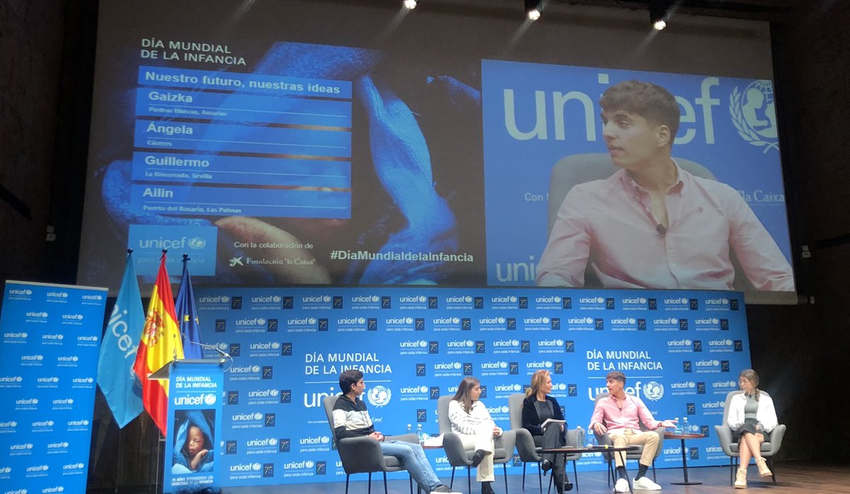 MRebeckaJ's tweet photo. Refrescante escuchar los desafíos de nuestra sociedad contado por los propios chicos y chicas de los consejos de participación. Aún no se siente escuchados cuando proponen soluciones - a escucharles de verdad e implementar! #DiaMundialdelaInfancia @unicef_es @CiudadesAmigas https://t.co/upLUGWEy2T