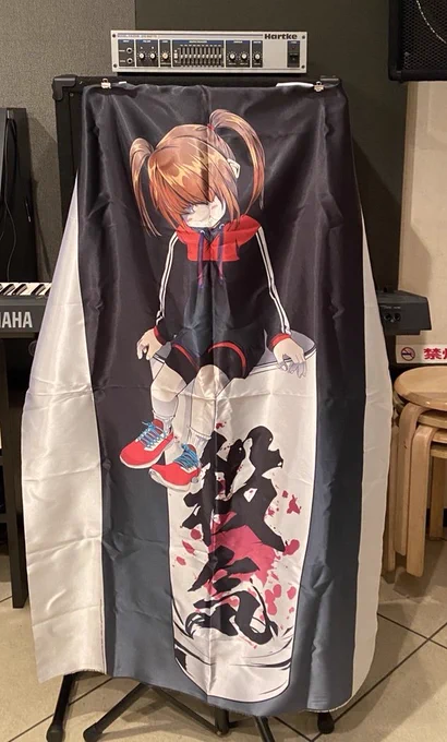 来月デビューする音楽ユニット長いコップの渕子さんの、ヴィジュアル描かせていただいたり、印刷したりしました〜!どんな殺気を見せてくれるのかな 