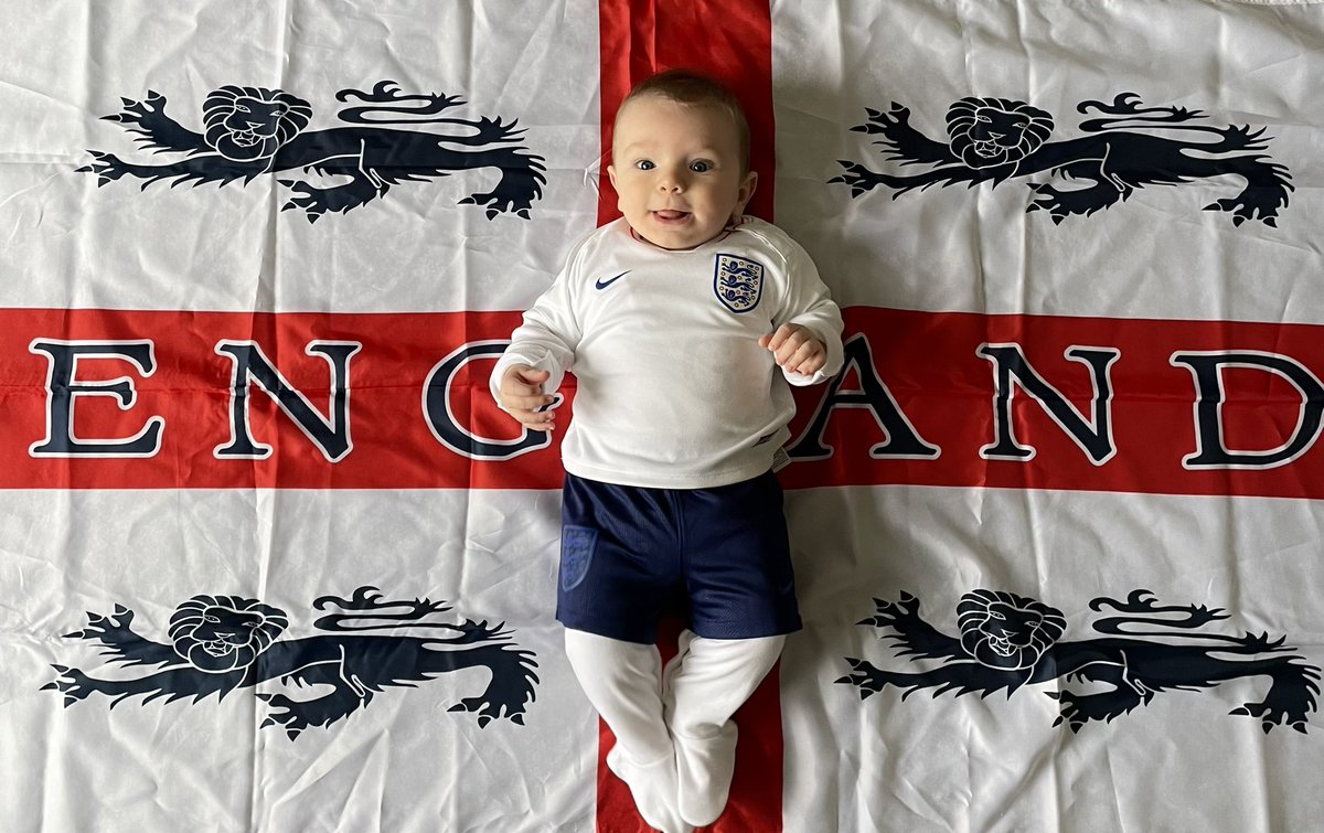 Bryony_Radley's tweet photo. George is ready! Come on boys. Do us proud! @England @HKane @JPickford1 @FootballAssoc @TrentAA @MarcusRashford @BellinghamJude @Madders10 @HarryMaguire93 @kylewalker2 #FIFAWorldCup #QatarWorldCup2022 #englandsquad #futureenglandstar #youngestsupporter #5monthstoday https://t.co/qwvB5GNRXZ