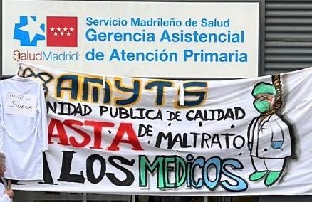 Los médicos de atención primaria estamos en huelga. Porque la demanda no puede ser infinita.

Porque necesitamos tiempo para atender a nuestros pacientes.

#HuelgaMédicosAtenciónPrimaria 
#SOSAtenciónPrimaria 
⁦<a href="/amytsmedicos/">AMYTS</a>⁩