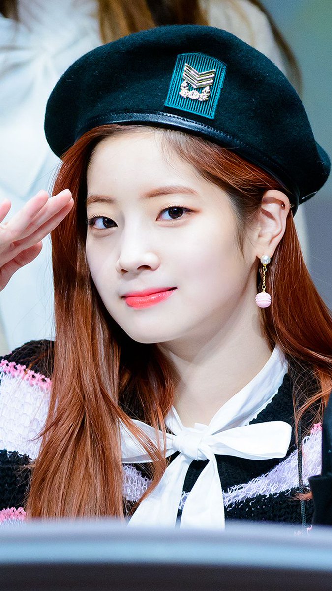 YourDailyTWICE's tweet photo. Your daily dose of TWICE. @JYPETWICE #TwiceADay #Scheduled #TWICE #트와이스 #TWICEPics #Pics https://t.co/oFWRhstEo8
