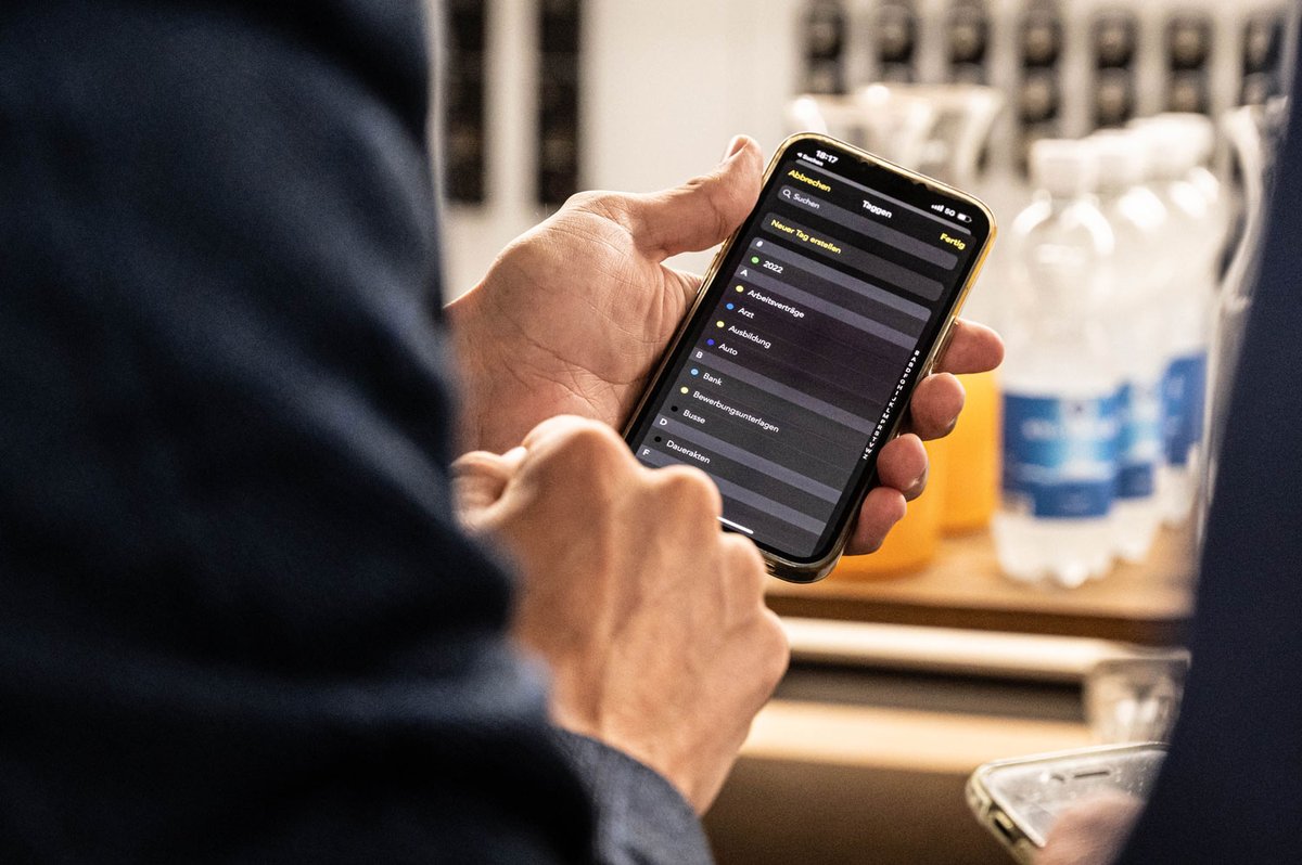 peax_ch's tweet photo. 💛 -lichen Dank für den tollen Abend. Am PEAX User Day tauschten wir uns aktiv mit User:innen und Interessierten über den digitalen Briefkasten aus. Adrian Sager von MS Sports schenkte uns Einblick darüber, wie sie PEAX nutzen und was für Vorteile ihnen PEAX im Alltag bietet. https://t.co/gplTfsJiZW