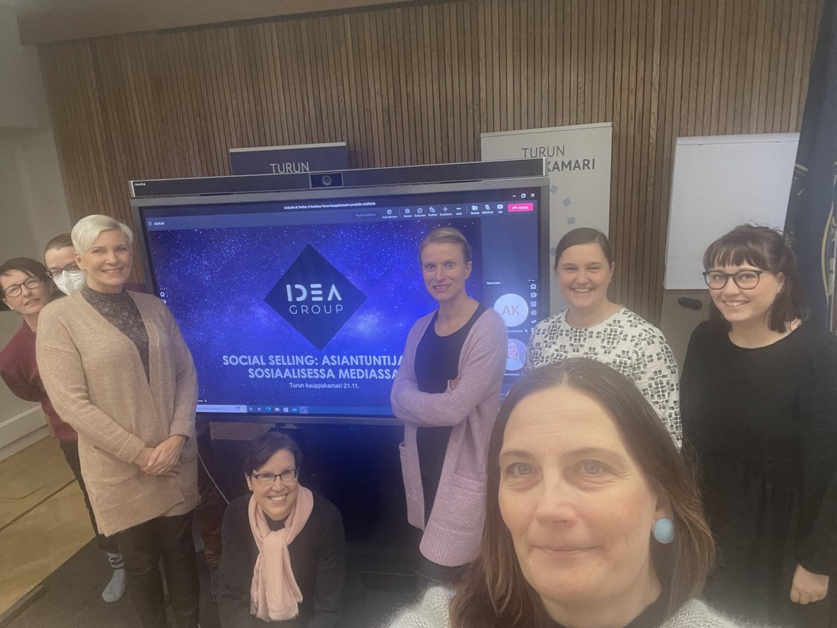 kauppakamaritku's tweet photo. Sukellus Linkedinin ja Twitterin maailmaan. Työyhteisömme tänään keskustelemassa ja oppimassa aiheesta #socialselling 
Kiitos @annakoivisto ja Minna Patrikainen #ideagroup https://t.co/gRQNWRzMoJ