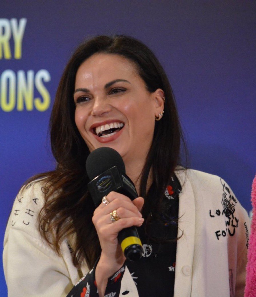 if you like swanqueen/ morrilla you can follow me on my main account @folkloreonlyy