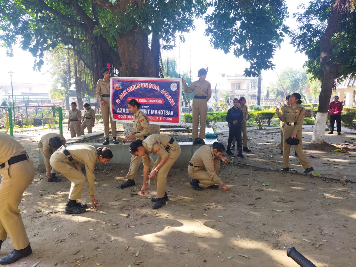 GDC_RS_Pura_NCC's tweet photo. 2J&amp;K Girls Bn NCC,GDC RS Pura organized a cleanliness drive in Gandhi Park RS Pura as part of 'Puneet Sagar Abhiyan'under the guidance of Prof. Sunil Uppal, Principal of the college and supervision of ANO Lt.Shaveta Chowdhary.
@DteJKL 
@HQ_DG_NCC
@RanjanMahajan6 
@suniluppal16 https://t.co/xrVYag9NNT