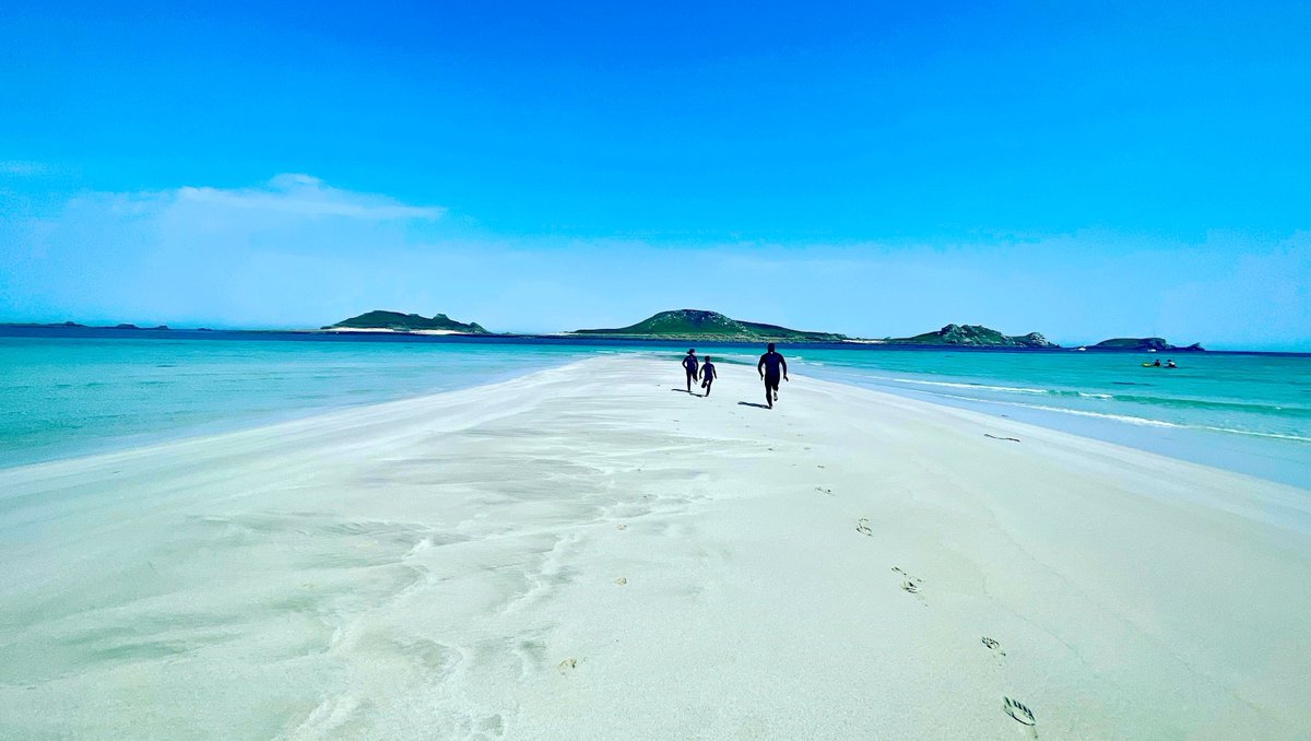 visitIOS's tweet photo. The winner of the Isles of Scilly Annual Photography Competition is Rachel Ponnusamy with Ganilly Bar. You can enter in 2023 from April. Read more here https://t.co/wcUbDw8owK #iosphotocomp #photography #competition #inittowinit #tresco #scilly #myscilly #travel #cornwall #ios https://t.co/FyleKbJDno