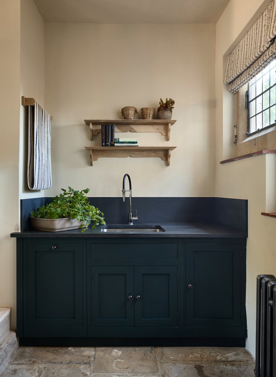 InfoHandesign's tweet photo. A timeless look for a functional sink area designed for the boot room in a historic house. With cabinets hand painted in a rich dark navy blue? the large sink is under-mounted below a Welsh slate worktop with a high up-stand to protect the walls. #Handesign https://t.co/CE1yx8Cw10