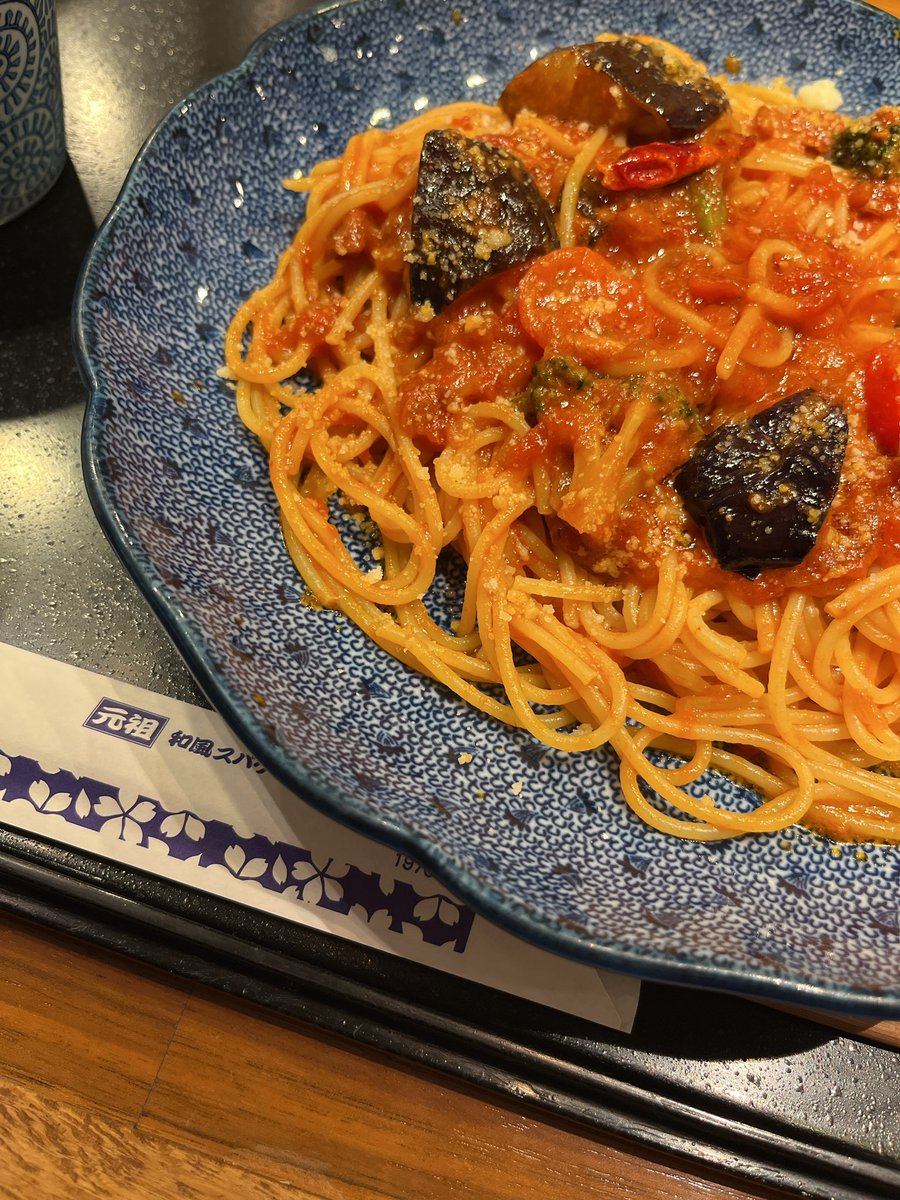 kuma_gohan000's tweet photo. 原宿まで歩くのはこの道が静かで好き。
晩ごはんはトマトとにんにくのスパゲッティ。
今日はあったかくて散歩日和。
#月曜断食 #ダイエット #腸活
#美食日 #YomenyaGoemon https://t.co/MBgvBCssKY