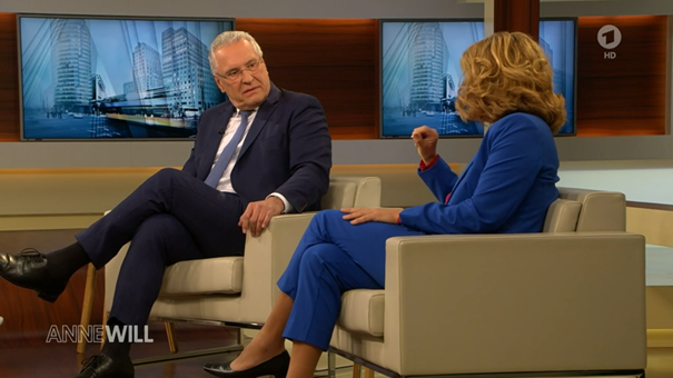 Meine liebsten #7Worte aus 1 Stunde #AnneWill war die Frage von <a href="/PPinzler/">Petra Pinzler</a> an den bayrischen #CSU-Minister Joachim Herrmann:
"Was muss passieren, dass Sie Klimaschutz machen?"
1/2