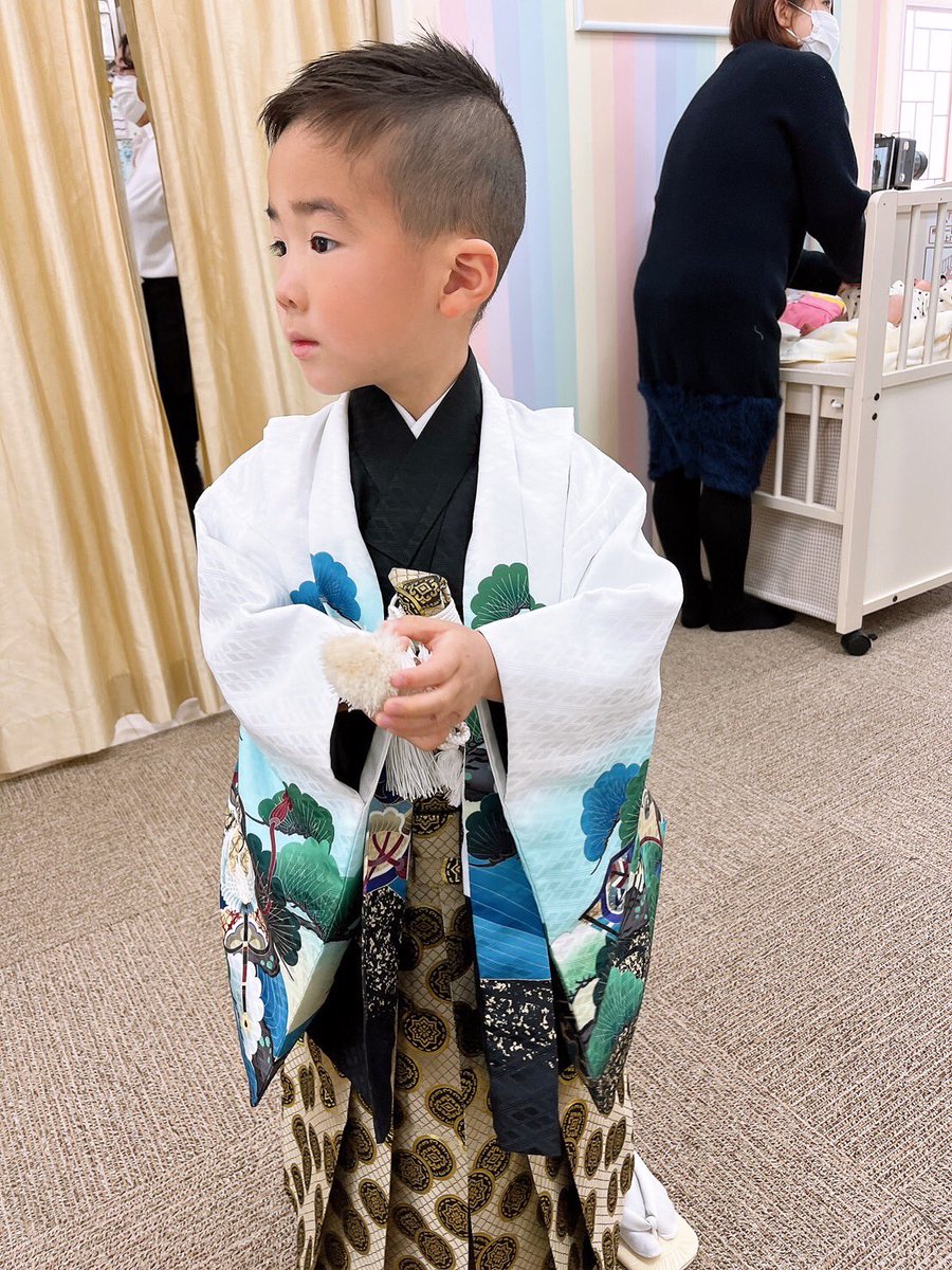 EX_atslav5's tweet photo. 我が子も七五三🎊
子供の成長は良いね😍！！

後でツイキャス配信するよー(^^)♪ https://t.co/6SZf71rKLX
