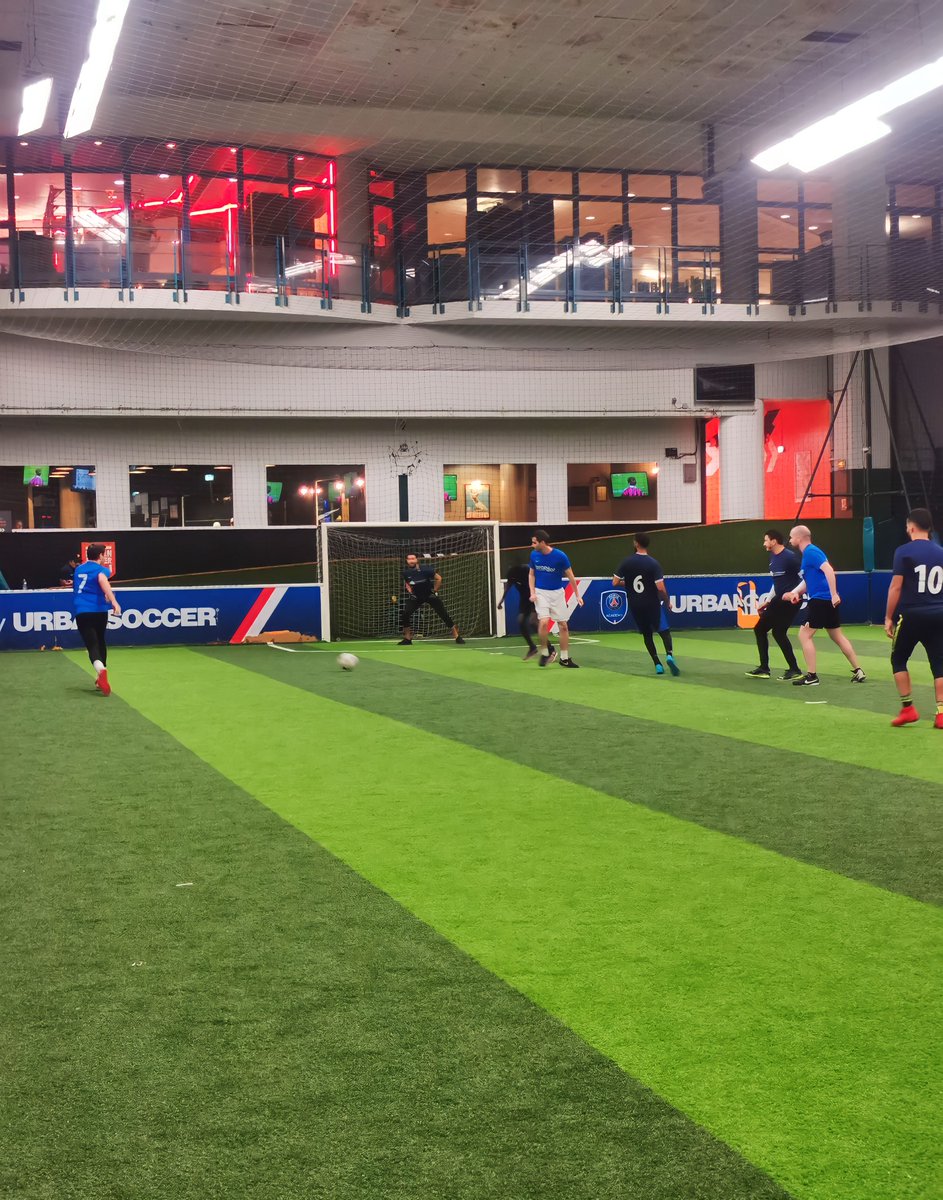 Scale_Squad's tweet photo. [TOURNOI INTERENTREPRISE ⚽]

Notre équipe a défendu nos couleurs lors d’un tournoi de football interentreprise organisé par le Groupe jeudi soir à l’Urban soccer de la Défense. L’occasion de tous se retrouver ! 🤗
C’était un moment rempli d’émotion et de convivialité ! https://t.co/uMvFEEdhPv