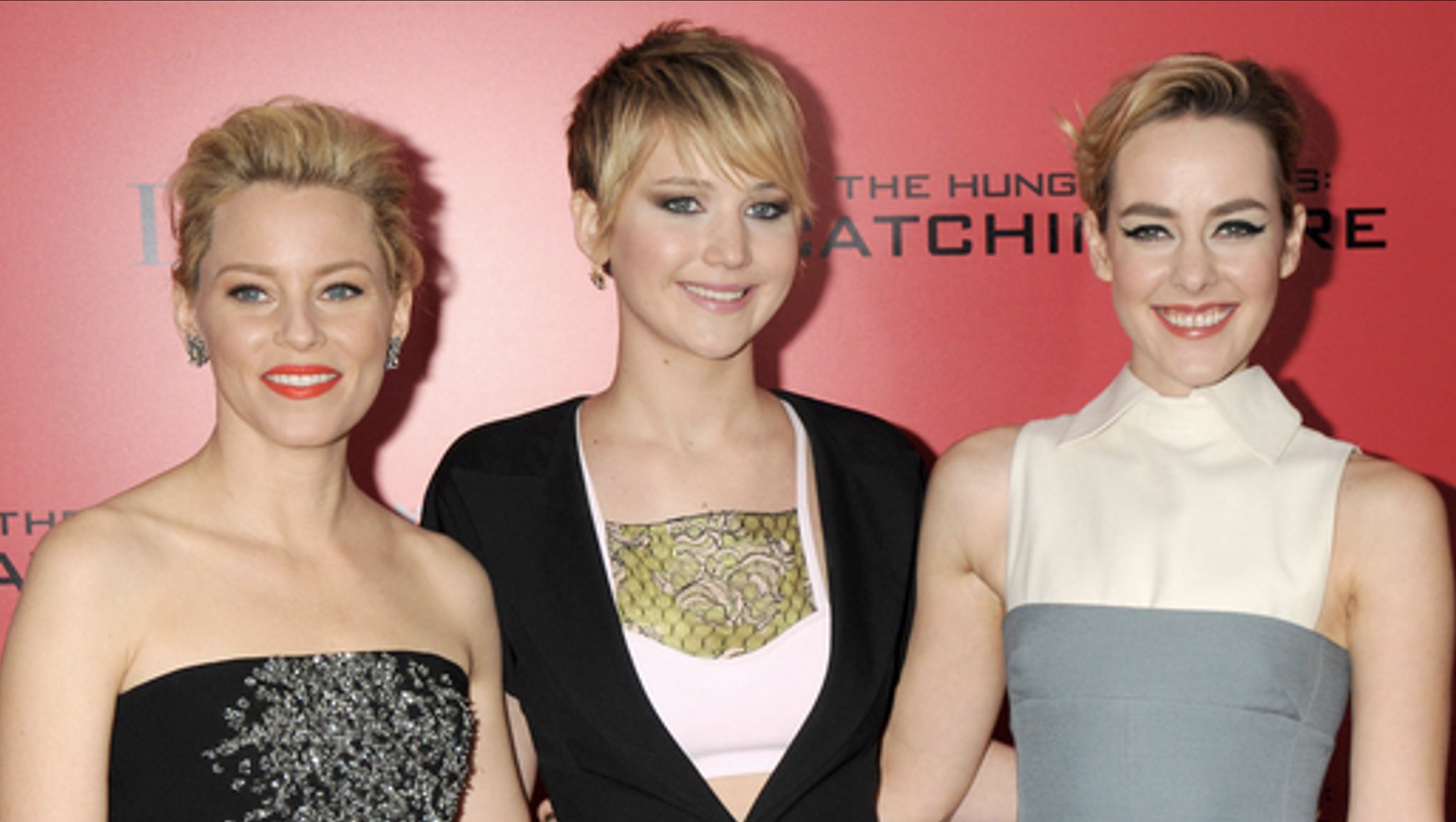 Happy Birthday today to Jena Malone, here with the lovely ladies of Panem (21-Nov) 