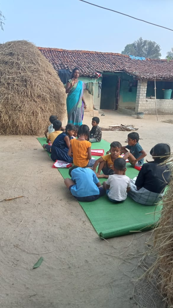 manojjangde4's tweet photo. In the Community Learning Center today, the children showed interest in sports along with studies, children participated in the traditional games of Chhattisgarh, Phugdi and Kho-Kho, the children were playing with great joy and enthusiasm.
Tribal Education
JVPAS Chhattisgarh https://t.co/eeGmIgYWPx