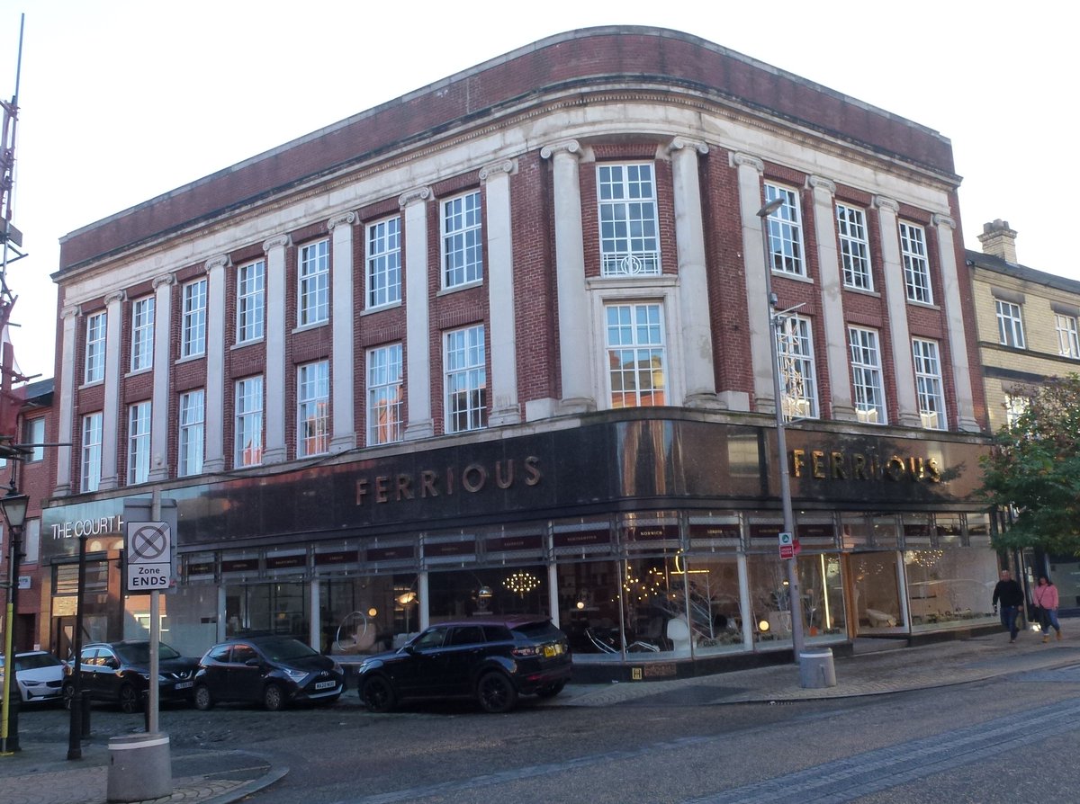 rogerdboyle's tweet photo. One for @LaidByMonty: Altrincham is in very fine nick. https://t.co/qm7B1IveSy