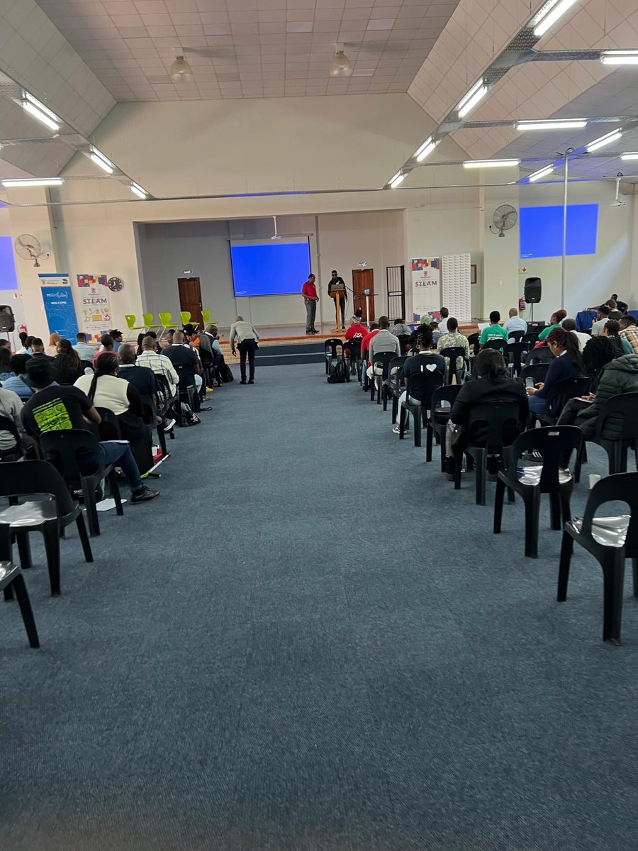 Exposcience's tweet photo. #DiscoverEskomExpo Eskom Expo’s Cape Town Regional Science Fair Director, Olga Peel &amp; Eskom Expo’s Mpumalanga Provincial Coordinator, Innocent Marume at the 2022 SAASTEC conference @Eskom_SA https://t.co/tcRWKcm4pt