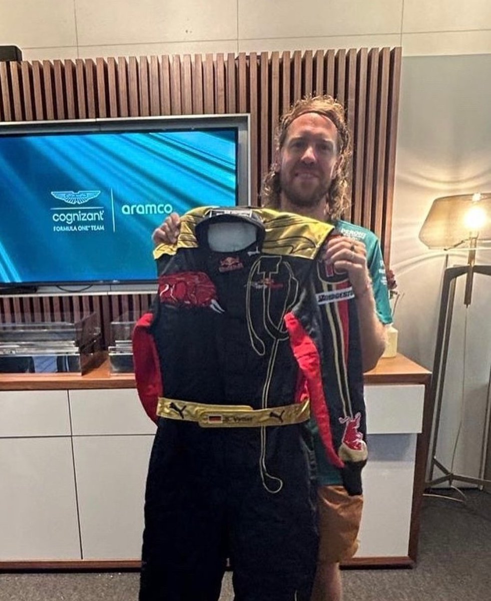 sebvettelnews's tweet image. Puma has given Seb his first ever Toro Rosso racing suit 🥺❤️