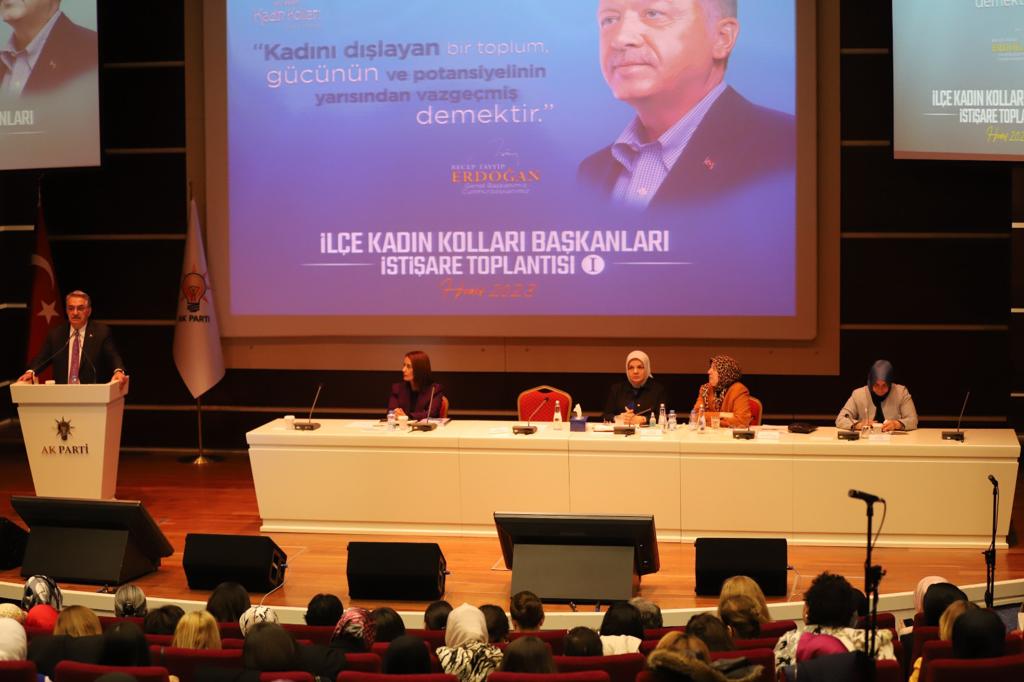 akkdn_osmaniye's tweet photo. 📍AK Parti Genel Merkez
Genel Başkan Yardımcımız Hayati Yazıcı'nın sunumuyla 41 il 411 ilçe Başkanımızın katılımıyla İlçe Kadın Kolları Başkanları İstişare Toplantısı gerçekleştirildi.

#KadınlarlaHedef2023
@aysekesir @Hayati_Yazici @Emine_Gozgec16
@bgurluk @fatmaozlu80 https://t.co/MLkeZThPEw