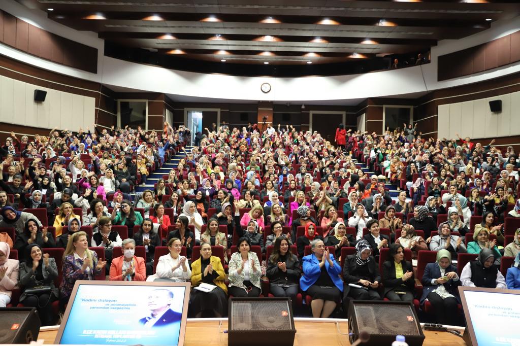 akkdn_osmaniye's tweet photo. 📍AK Parti Genel Merkez
Genel Başkan Yardımcımız Hayati Yazıcı'nın sunumuyla 41 il 411 ilçe Başkanımızın katılımıyla İlçe Kadın Kolları Başkanları İstişare Toplantısı gerçekleştirildi.

#KadınlarlaHedef2023
@aysekesir @Hayati_Yazici @Emine_Gozgec16
@bgurluk @fatmaozlu80 https://t.co/MLkeZThPEw