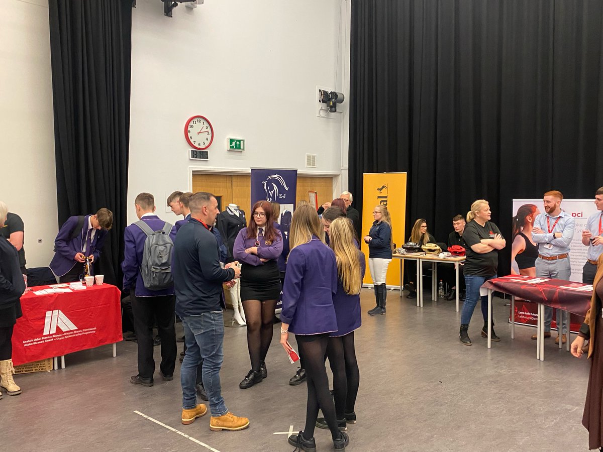 ebbwfawr's tweet photo. Last week our Yr 11 attended a STEM careers event, in partnership with the VISTA project. 
Pupils had the opportunity to meet with employers that work in a STEM related field but are all based within Blaenau Gwent. 
#STEM https://t.co/DySc9v0anR