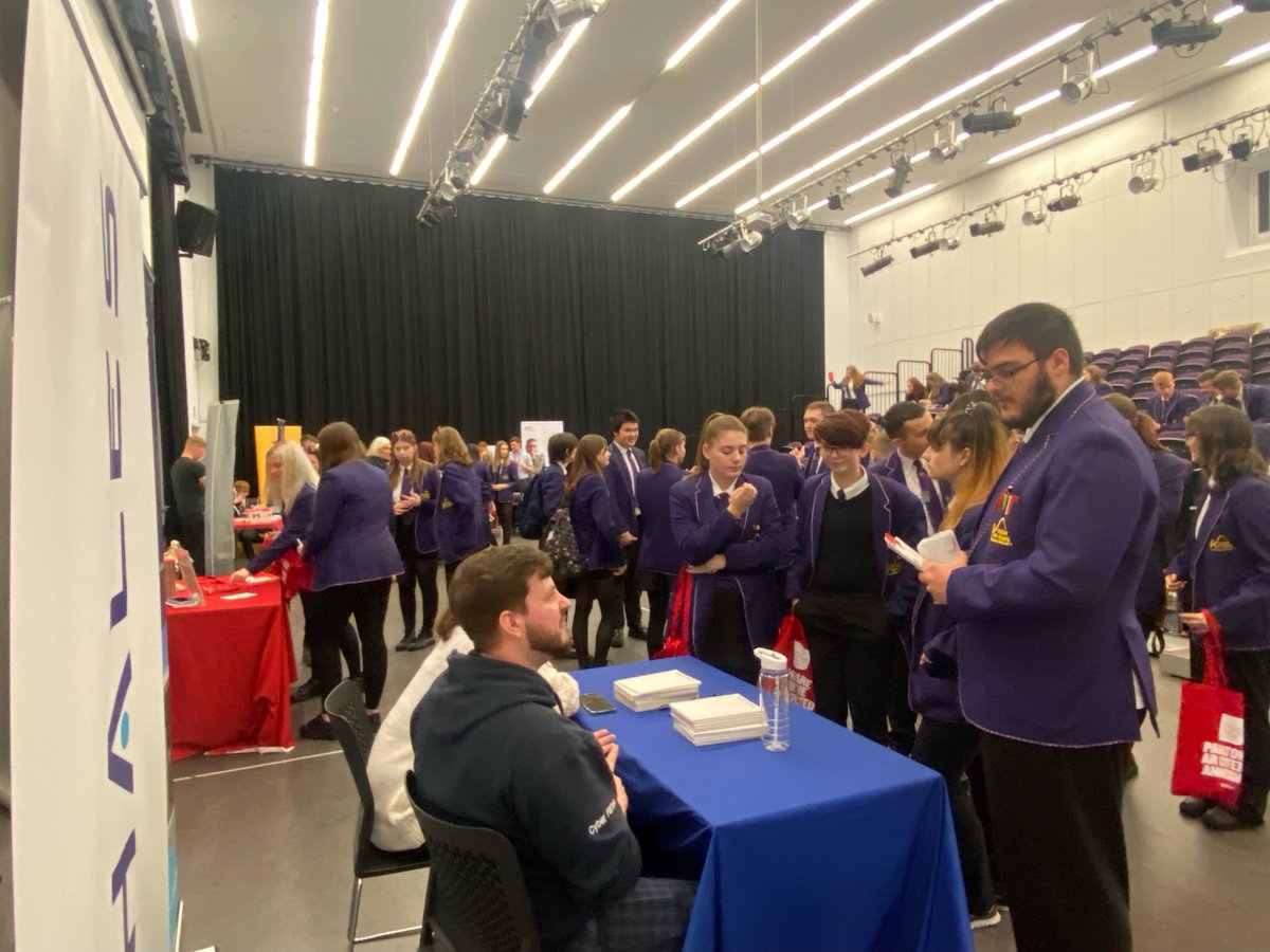 ebbwfawr's tweet photo. Last week our Yr 11 attended a STEM careers event, in partnership with the VISTA project. 
Pupils had the opportunity to meet with employers that work in a STEM related field but are all based within Blaenau Gwent. 
#STEM https://t.co/DySc9v0anR