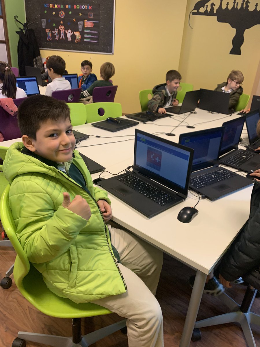 Çalışkan 2’ler kodlama dersinde 🤖 #thecolorcubeartgame ile <a href="/DOGA_BASAKSEHIR/">DOĞA KOLEJİ BAŞAKŞEHİR KAMPÜSÜ</a>