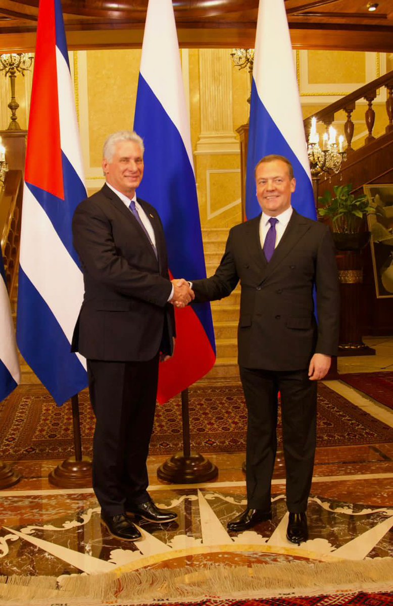 PresidenciaCuba's tweet photo. El primer secretario del Comité Central del Partido Comunista y Presidente de la República de #Cuba, @DiazCanelB, fue recibido este lunes por el vicepresidente del Consejo de Seguridad de la Federación de #Rusia, Dimitri Medvedev.

#DíazCanelEnRusia 🇷🇺🇨🇺 https://t.co/jMrS79zsKc