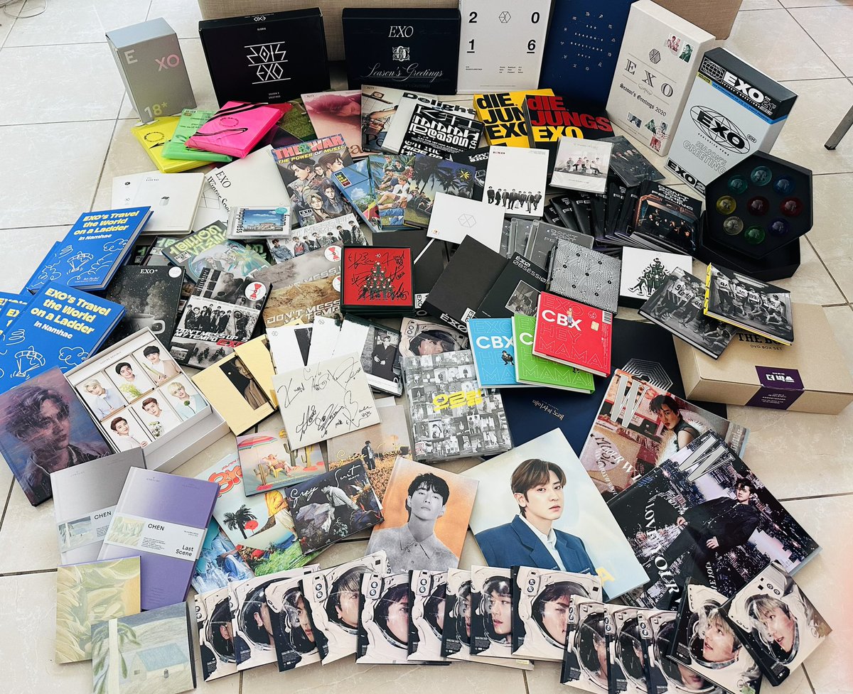 sweetsexyKAI's tweet photo. I am a baby Exo-L who started stanning EXO just last year. So to keep up,I started collecting old albums,never have I realized that I have so much already.EXO indeed changed my life.I am the happiest whenever I see this albums “nakahabol naman siguro ako noh?”@weareoneEXO #EXO https://t.co/tfRe8piqvu