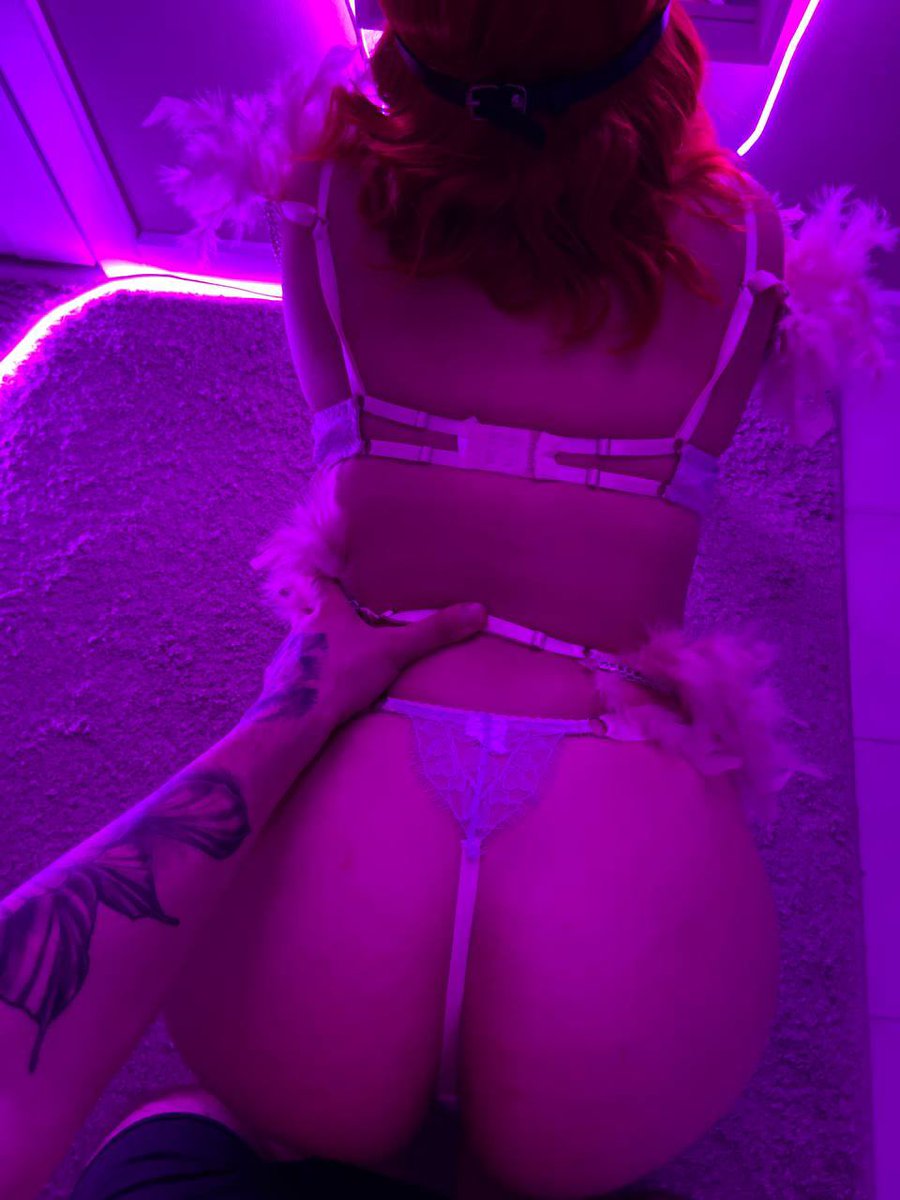 FoxandWolfl's tweet photo. @morencitta @Nuditivity I want big dick https://t.co/iIHNfiyTEd