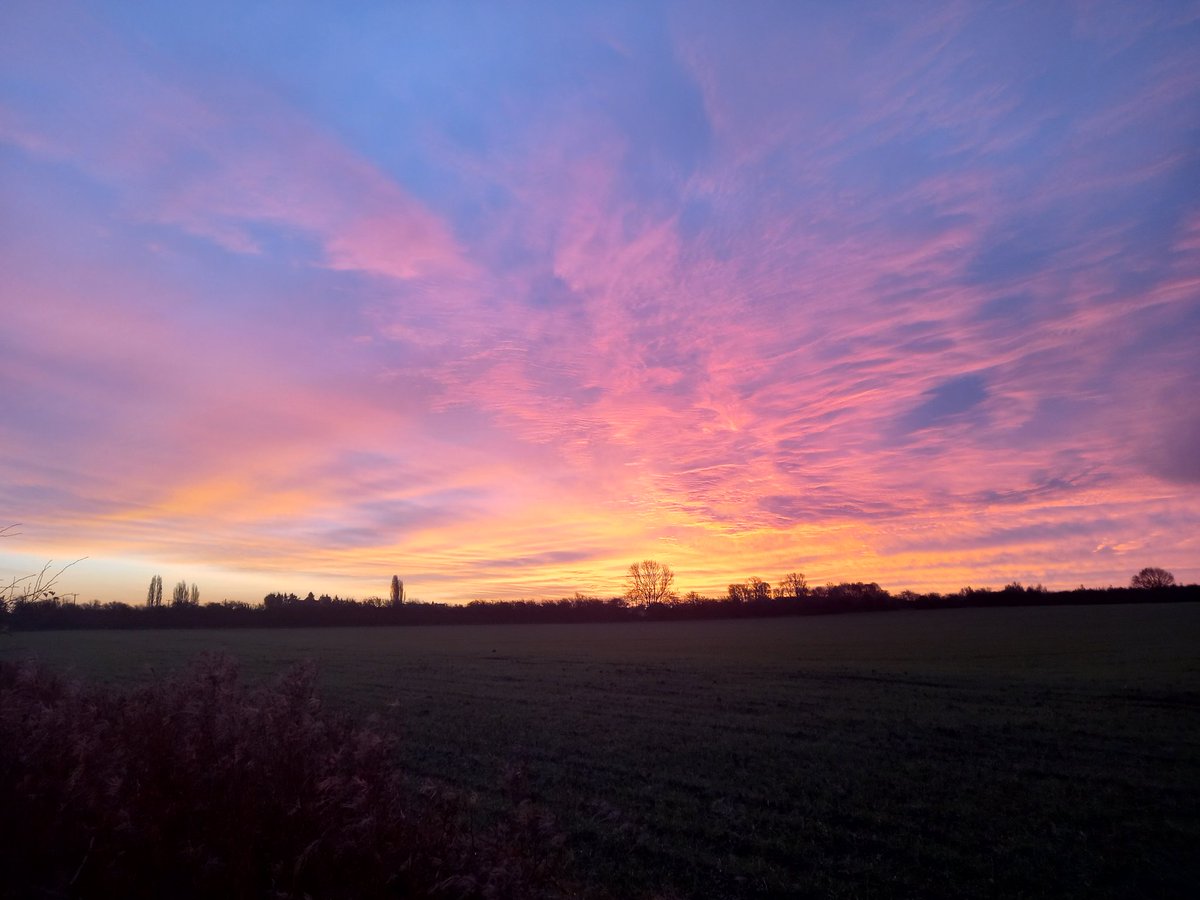 amazing sunrise mepal this morning #sunrise #fens #cambs <a href="/ChrisPage90/">Chris Page - Weatherman</a> <a href="/WeatherAisling/">Aisling Creevey</a> <a href="/AngliaWeather/">Anglia Weather</a>