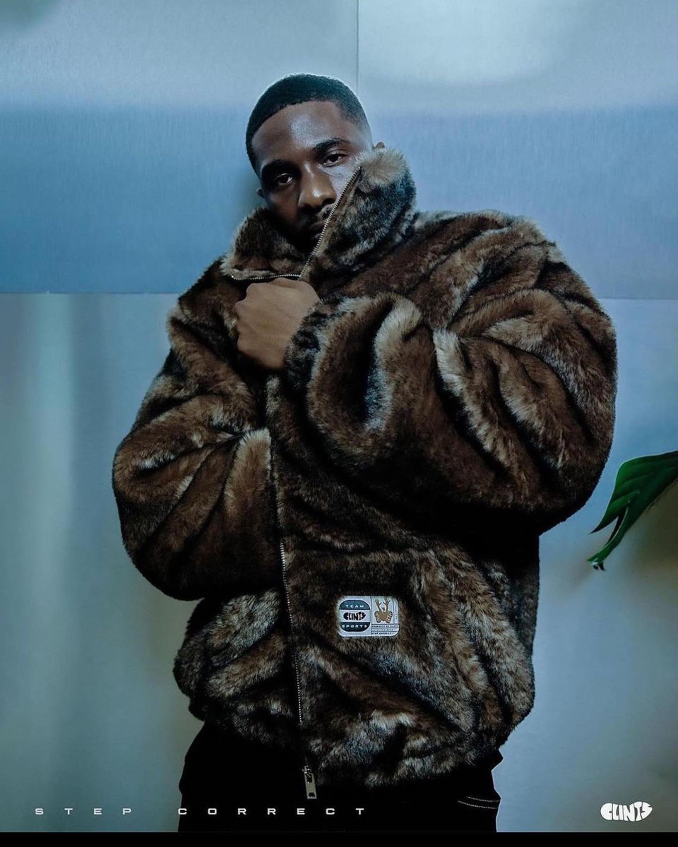 StreetFashion01's tweet photo. CLINTS FW22!🖤 https://t.co/Pd46HxVxMq