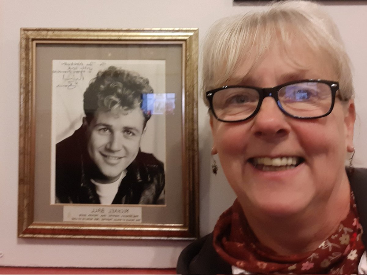 AlisonsBeeClass's tweet photo. Today I'm performing my one-woman show on stage @NorburyTheatre Driotwich.  I love the fact that I'm on the same stage the lovely @mrmichaelball once strutted. Here 'we' are together. 

I don't sing though, I buzz about #bees. I wonder if michael could do that? 🤣🤣🐝🐝#lovemyjob https://t.co/3twr6J2lql