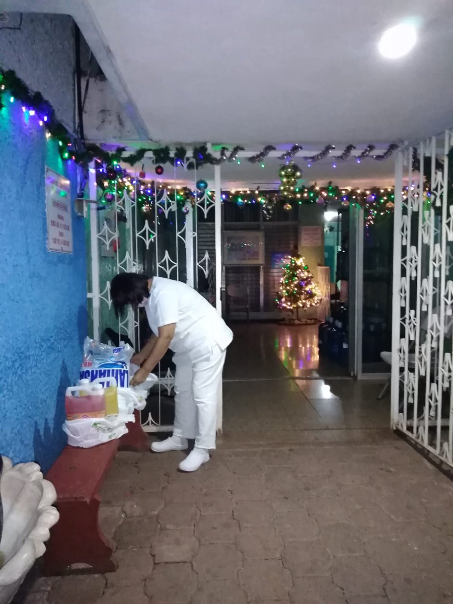 edalunan's tweet photo. @ca_acosta @fervarelahn Hola, muchas gracias a #31LHT, por haber generado tanta ayuda a nuestros ancianos, Mi amiga Tania llevo mi donativo ayer para el asilo Salvador Aguirre, al que recuerdo con mucho carino, pues cuando vivia en Tegus hacia voluntariado con ellos, Slds Suras!! https://t.co/o9L51LGyyB