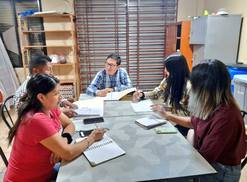 📍#Azuay | Nuestro equipo técnico zonal 6 y la Facultad de Economía de la <a href="/udecuenca/">UCuenca</a>, realizaron el levantamiento de costos de producción de la #OEPS "Asoanido" del cantón #Gualaceo, para mejoramiento de sus procesos productivos y comerciales.

#ImpulsoProductivoEPS