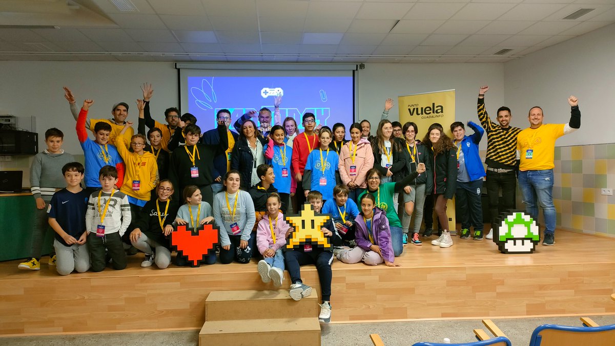 El sábado 32 chavales de Huétor Vega, Cúllar, Güéjar Sierra, Quéntar y Peligros participaron en la Jam Today organizada por Guadalinfo para programar vídeojuegos sobre los Derechos de la Infancia (cuyo Día Internacional se celebró ayer mismo).