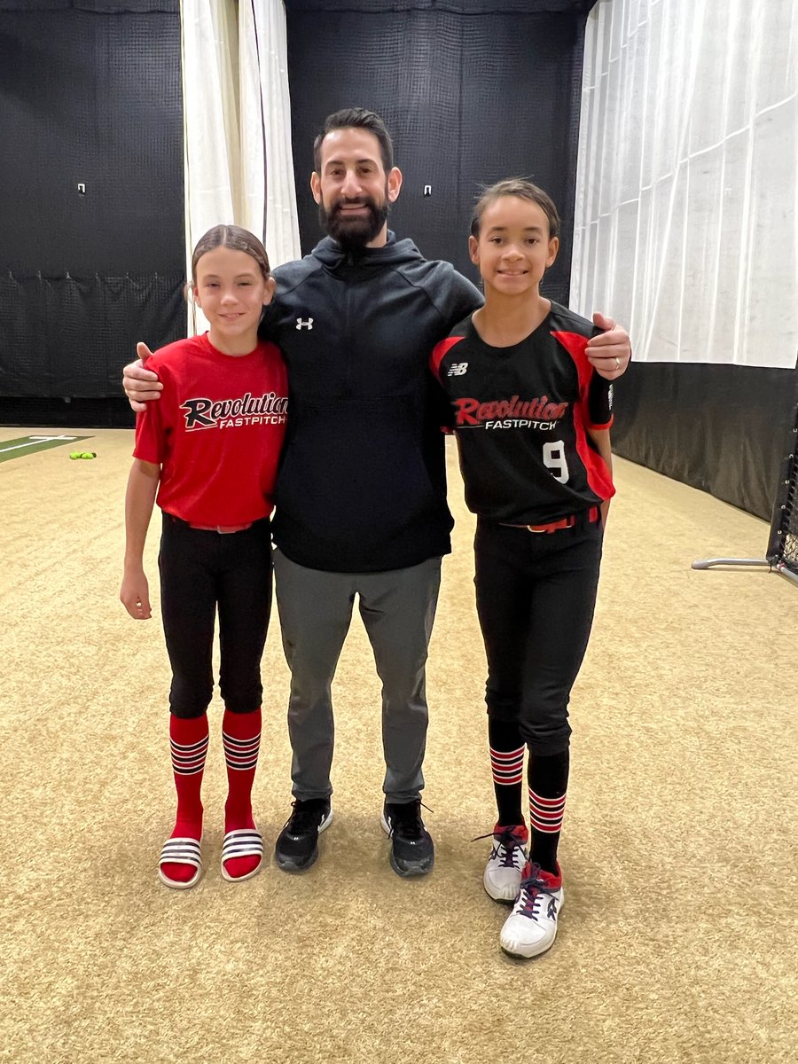 Our players with Austin Wasserman at @SF3Softball recently! @rev_fastpitch @Wass_Strength #revolutionfastpitch #revolutionschwanda #poweredbygirls #highlevelthrowing