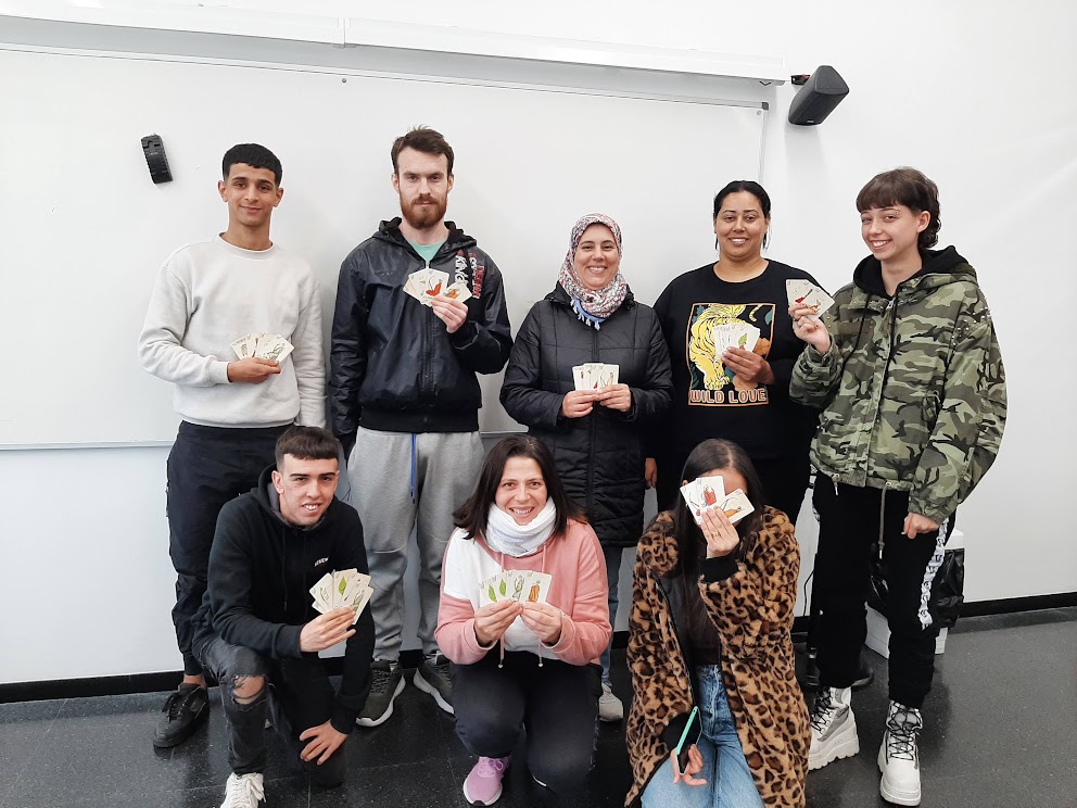 cfadolorspaul's tweet photo. Avui hem treballat amb el grup de GES II les lleis de Mendel amb el @_Mendelius, un joc de cartes que ens permet fer diferents encreuaments. Així hem repassat els diferents conceptes de genètica. #cfadolorspaul #fadults #Cunit https://t.co/NxmcaRgWDH