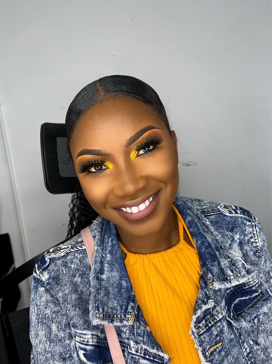 DebrahMoyo's tweet photo. @RealTalkFadzie I’m a makeup artist based in Avondale, Harare. Makeup costs $25. App 0777818918 to book for a makeup slot https://t.co/Oi3UdPGzgI