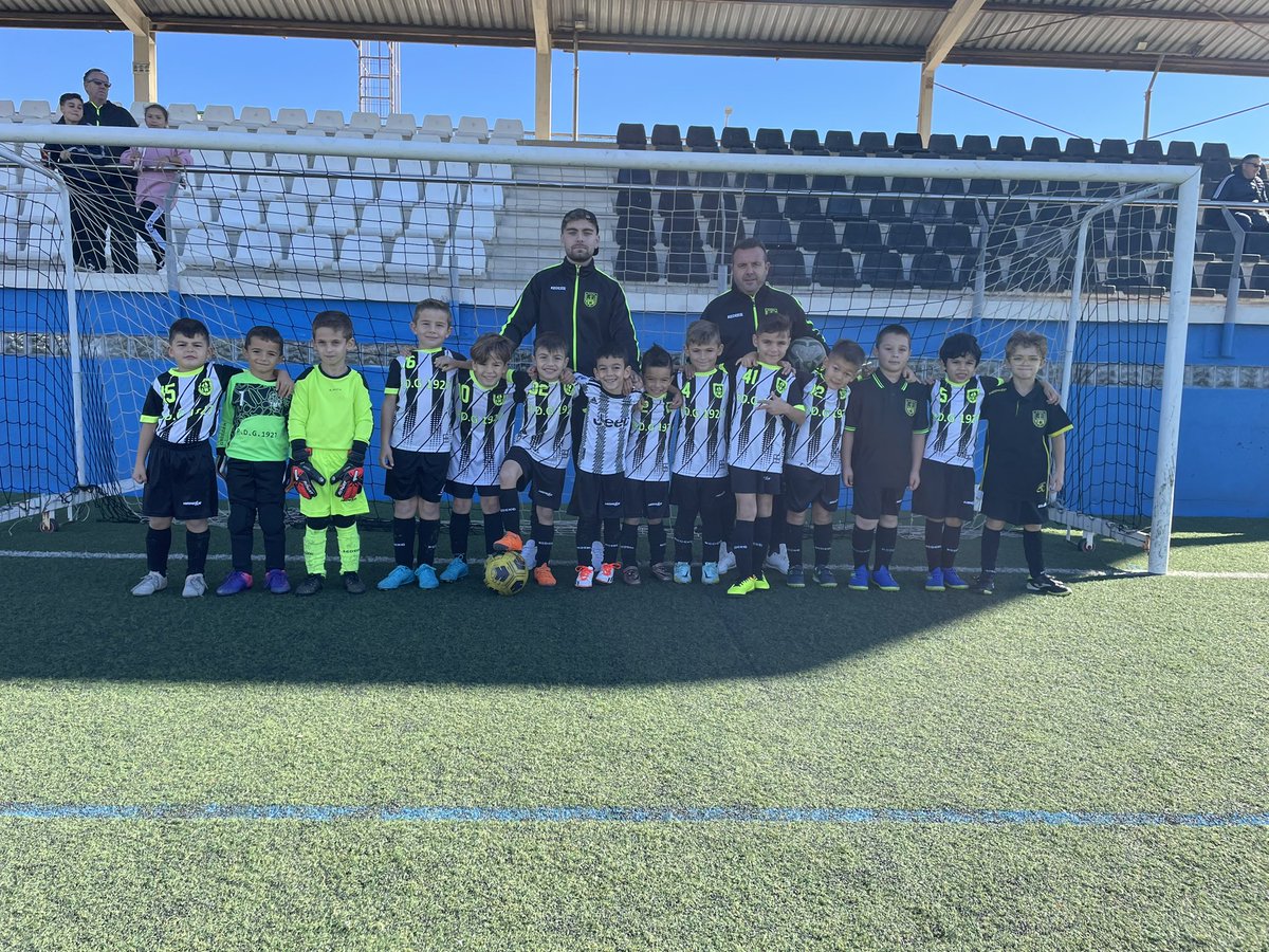 EF_GARRUCHA's tweet photo. DEBUT DE NUESTRA ESCUELA DE FÚTBOL MUNICIPAL!!⚪️⚫️⚽️💯👌
El pasado sábado se celebró en nuestra localidad, la 2 Jornada de la liga educativa del CEDIFA.
#UnEquipoUnaIlusion
#PDG1927
#EFG ⚪️⚫️⚽️💯👌 https://t.co/67owiQ2fKO