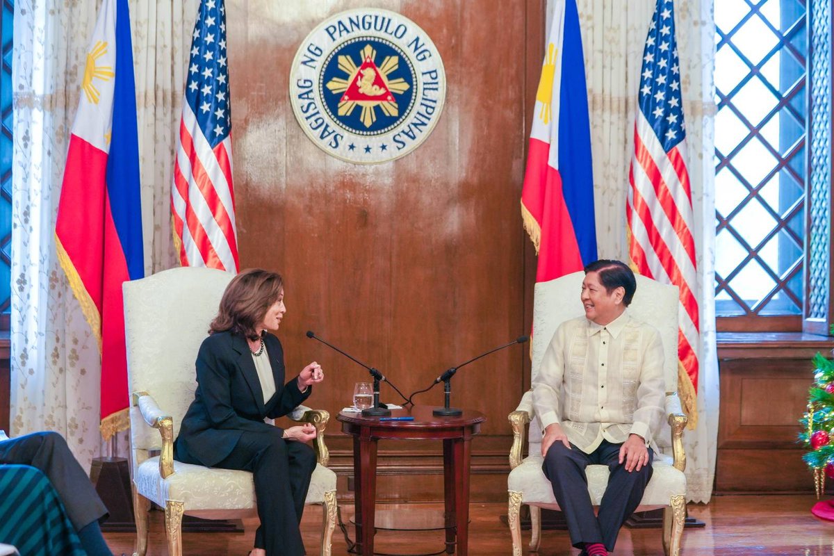 bongbongmarcos's tweet photo. Ikinagagalak kong makasama si US @VP Kamala Harris sa Malacañang Palace ngayong araw.

Sa aming pagpupulong, sisikapin nating mas lumawak pa ang ugnayan ng ating mga bansa sa iba’t ibang aspeto. https://t.co/Jn89OiLfuQ