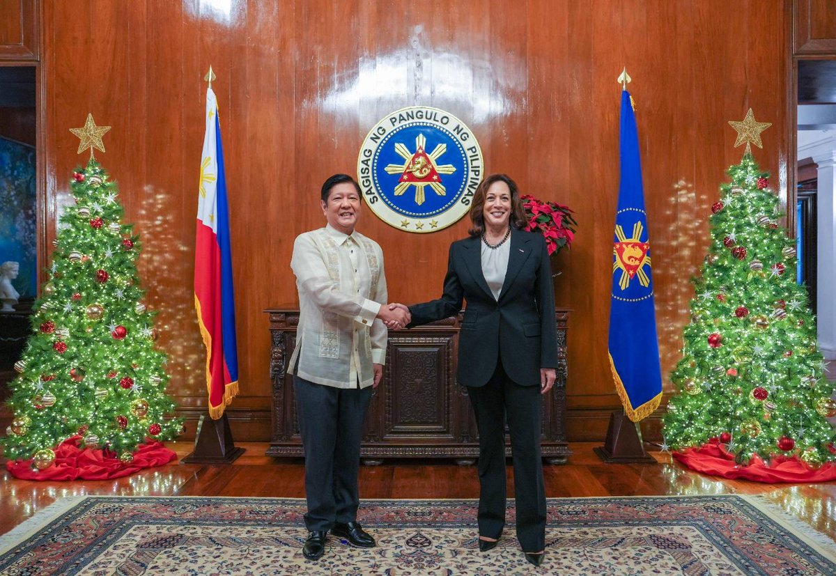 bongbongmarcos's tweet photo. Ikinagagalak kong makasama si US @VP Kamala Harris sa Malacañang Palace ngayong araw.

Sa aming pagpupulong, sisikapin nating mas lumawak pa ang ugnayan ng ating mga bansa sa iba’t ibang aspeto. https://t.co/Jn89OiLfuQ